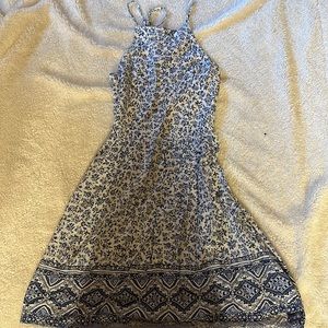Cute Hollister Dress Size Medium White and Blue open and tie back